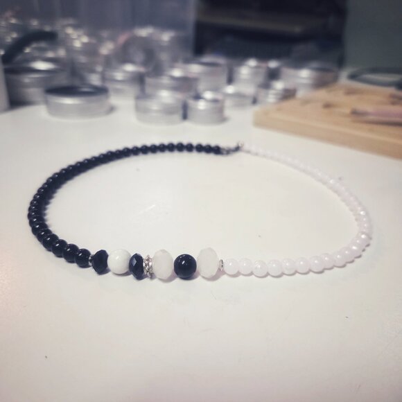 SOLD - Yin-Yang black and white beaded necklace with Obsidian and Moonstone - Picture 4 of 5